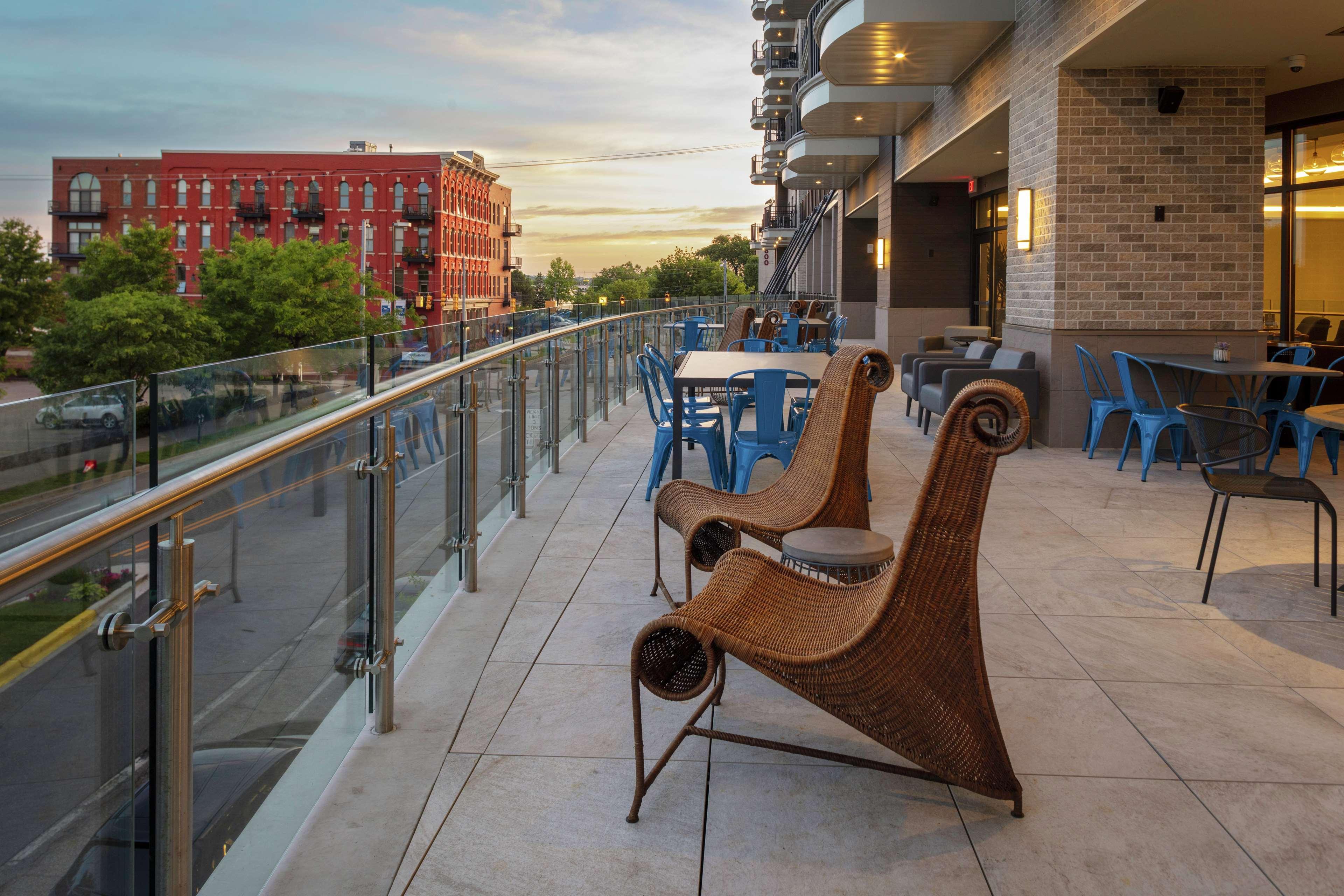 Embassy Suites By Hilton Grand Rapids Downtown Exterior foto