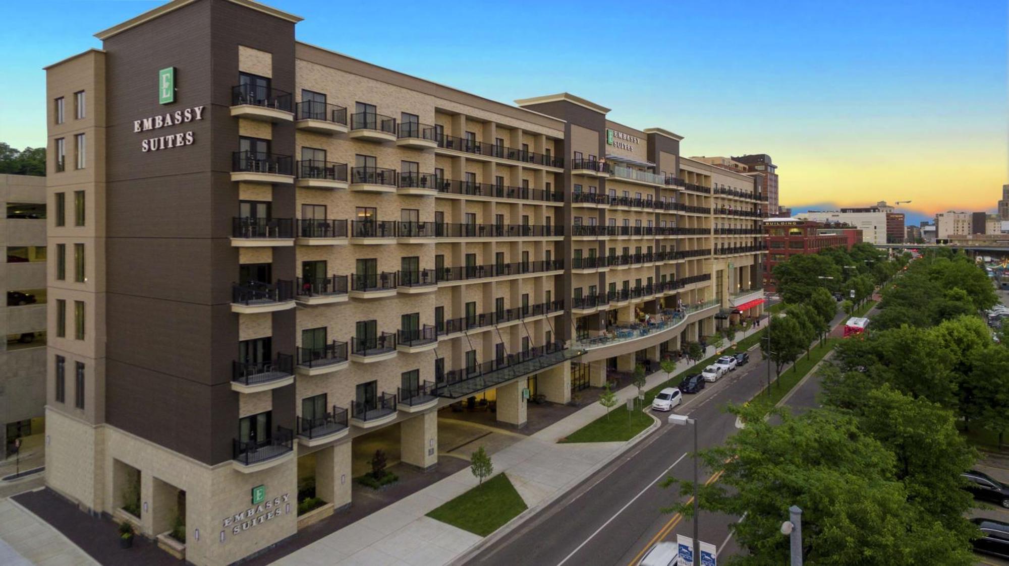 Embassy Suites By Hilton Grand Rapids Downtown Exterior foto